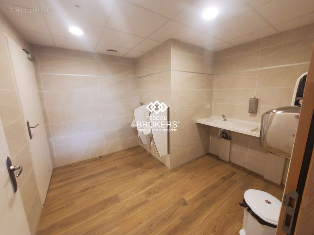 Commerce à ALLONZIER-LA-CAILLE