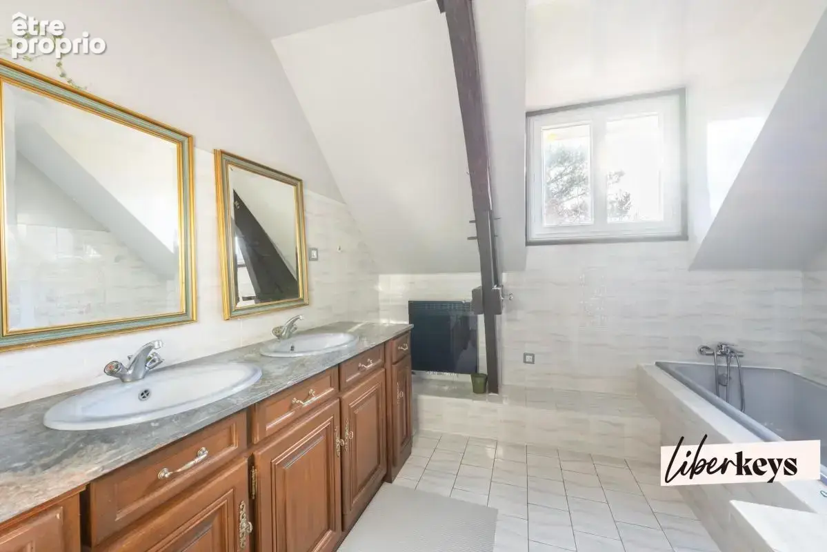 À 10 minutes de Houdan - Propriété familiale de 220 m2 - piscine et jardin arboré - 1883  m2 de Jardin - photo 8
