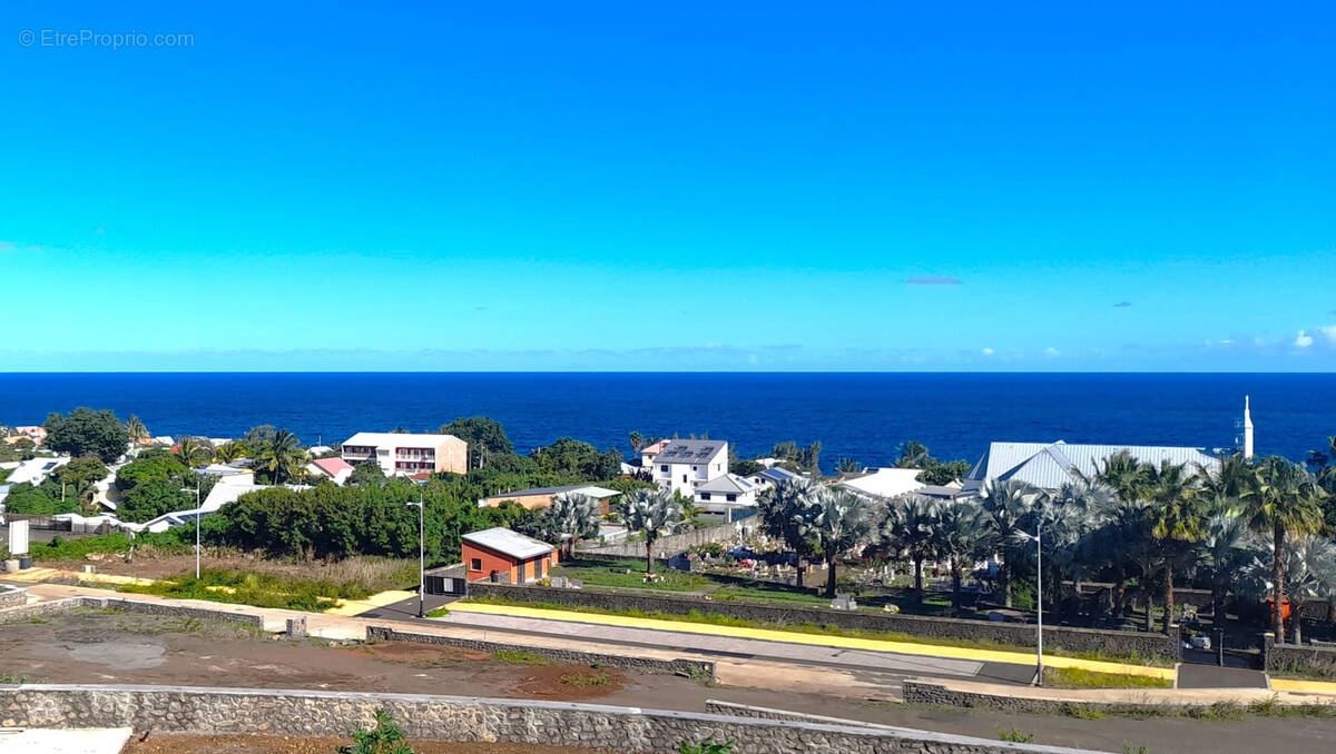 Terrain à SAINT-PIERRE