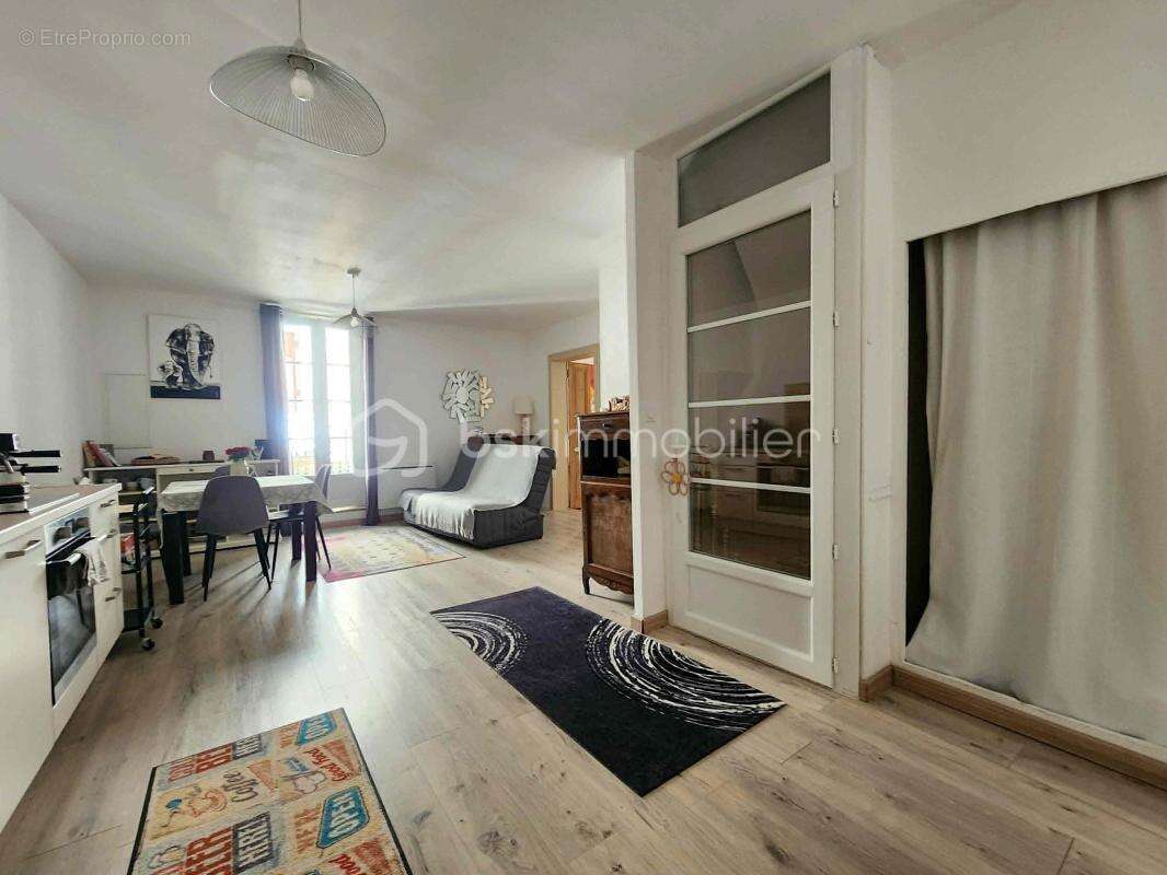Maison de caractère rénovée de 166 m² avec grand garage et terrasse - photo 11