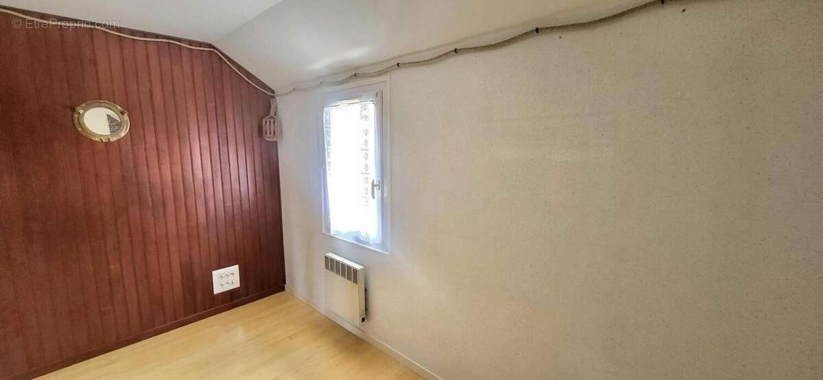 LE HOULME : Maison de Ville rénovée de 75 m² avec 3 CH, Terrasse et bâtiment annexe - Prix attractif ! - photo 4