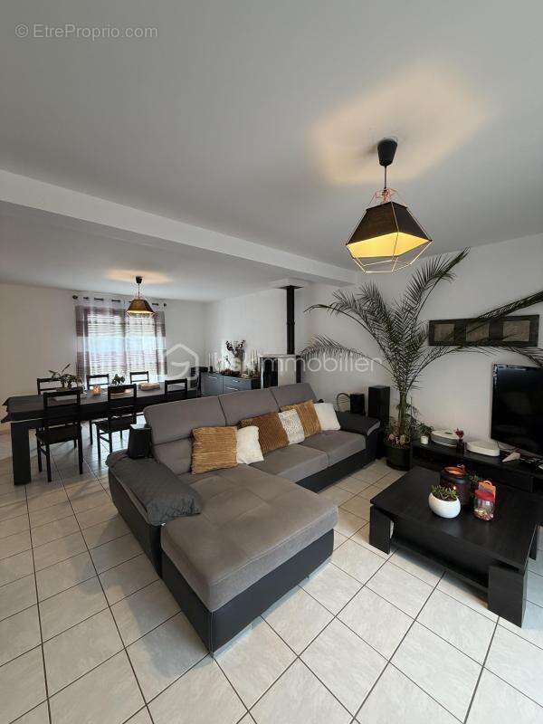 Maison à CHATEAUNEUF-SUR-SARTHE