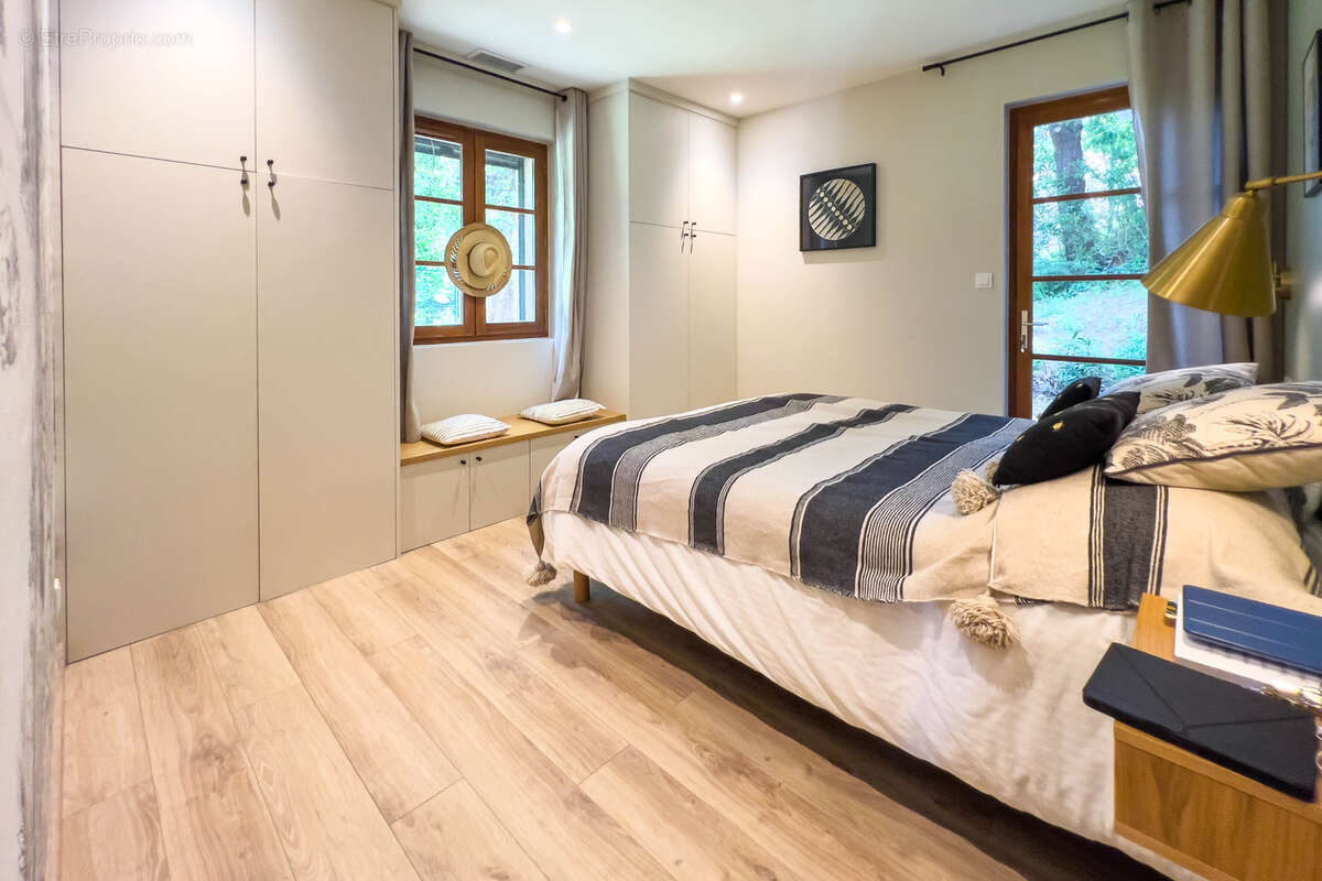 Maison à COLLOBRIERES