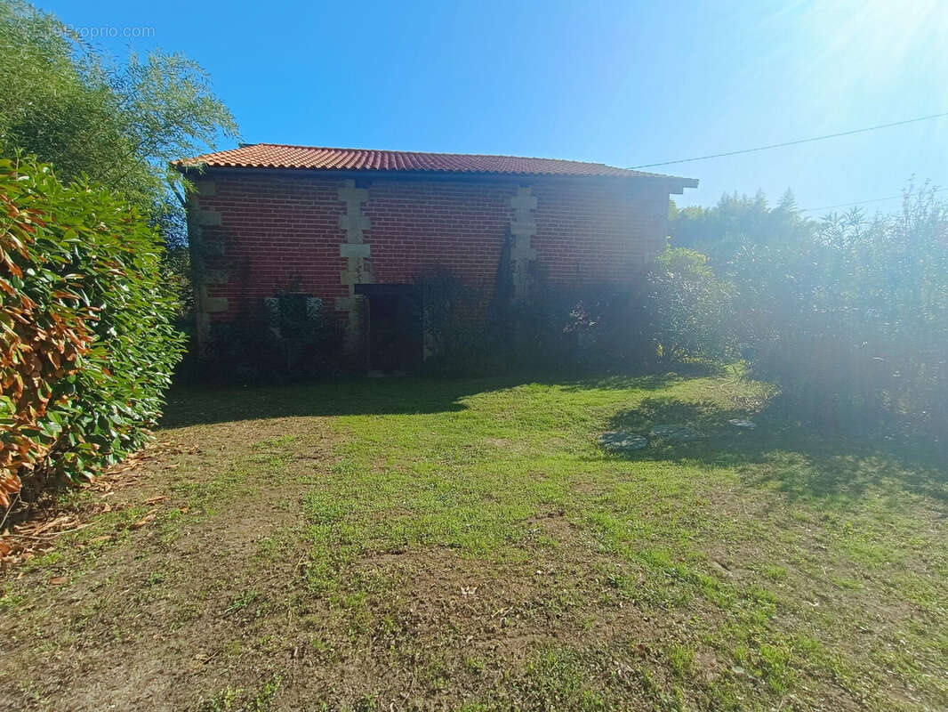 Maison 83 m² à Saint-Martin-De-Laye  - photo 2