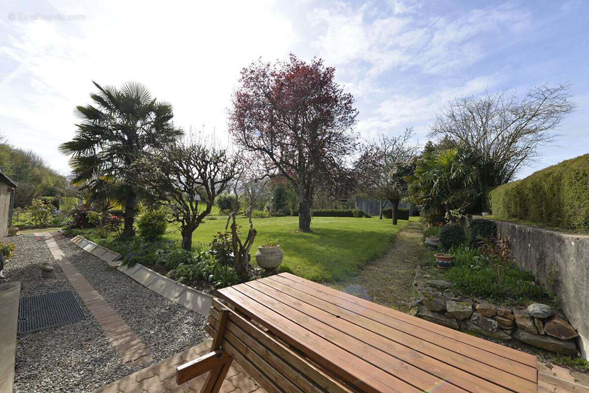 Maison à FROMENTIERES