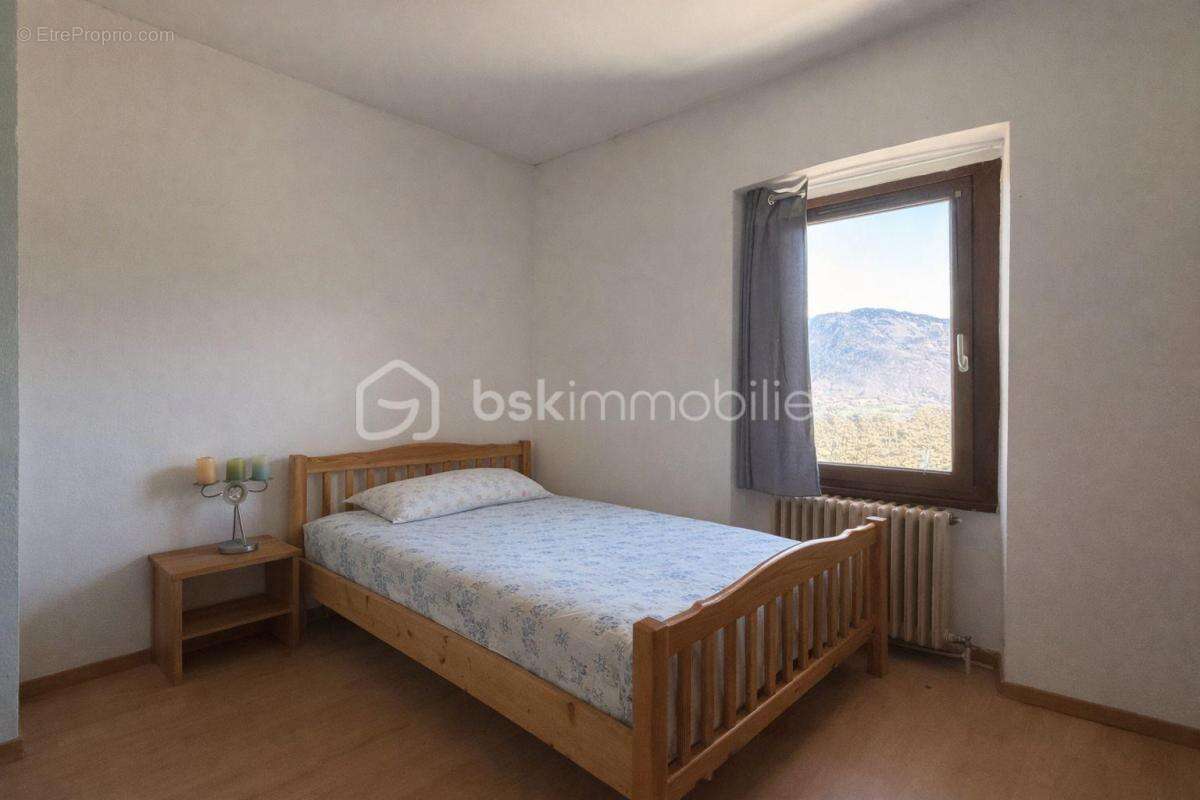À Vendre – Maison ancienne 117 m² avec sous-sol complet – Terrain 1 000 m² – Vue montagne – Sans vis-à-vis - photo 8