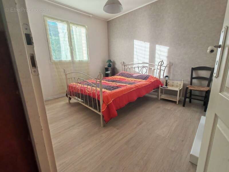 Maison à SAINT-CHRISTOPHE-DE-DOUBLE