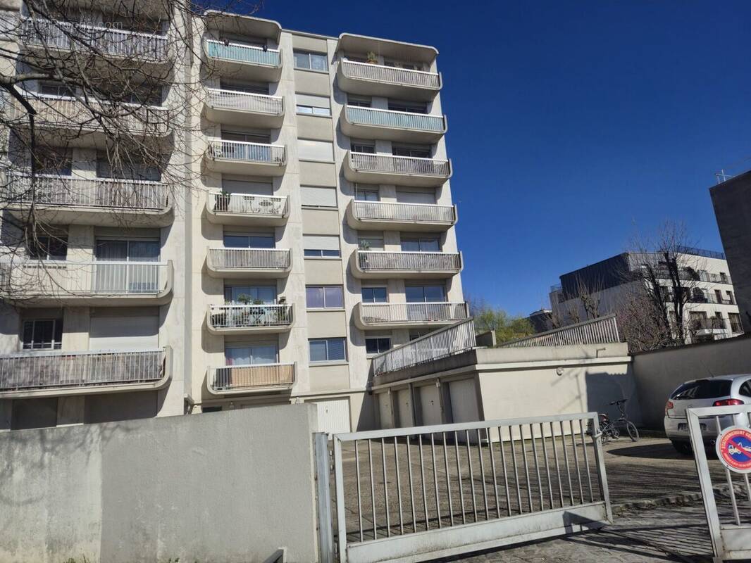 Parking à MONTREUIL