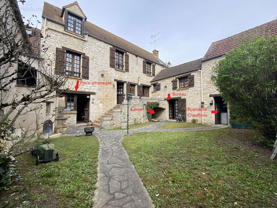 Maison à FOLLAINVILLE-DENNEMONT