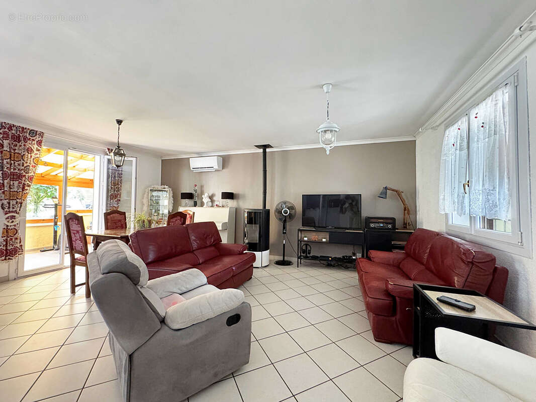 Maison à SAINT-CLAIR-DE-LA-TOUR