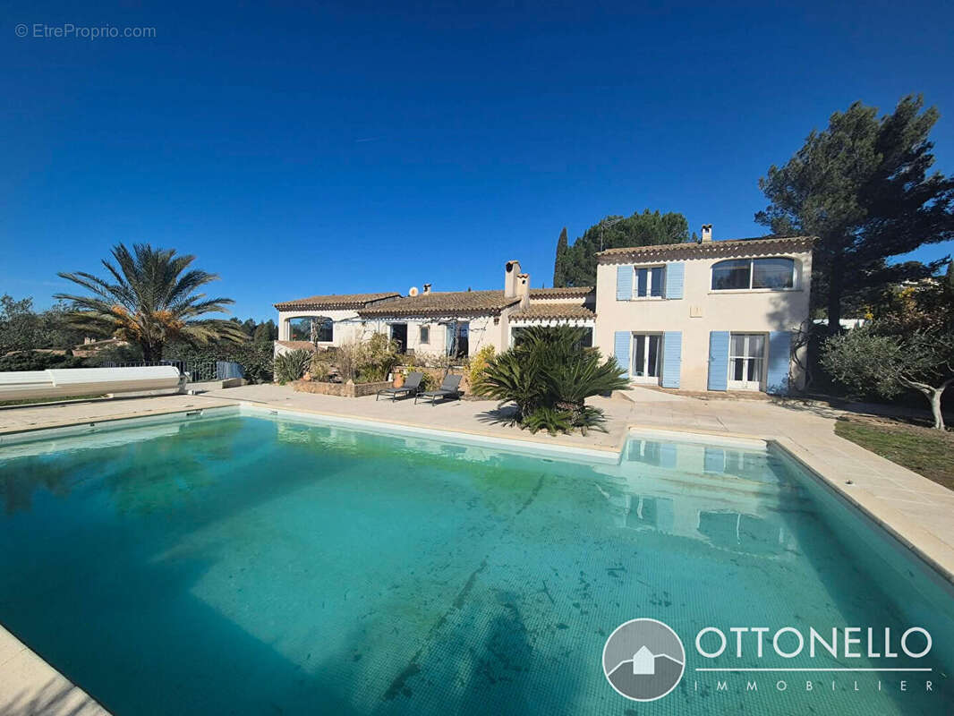 Maison à ROQUEBRUNE-SUR-ARGENS