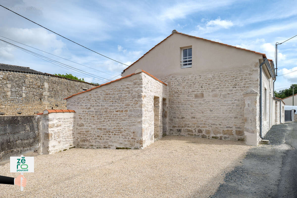 Maison à LES MAGNILS-REIGNIERS
