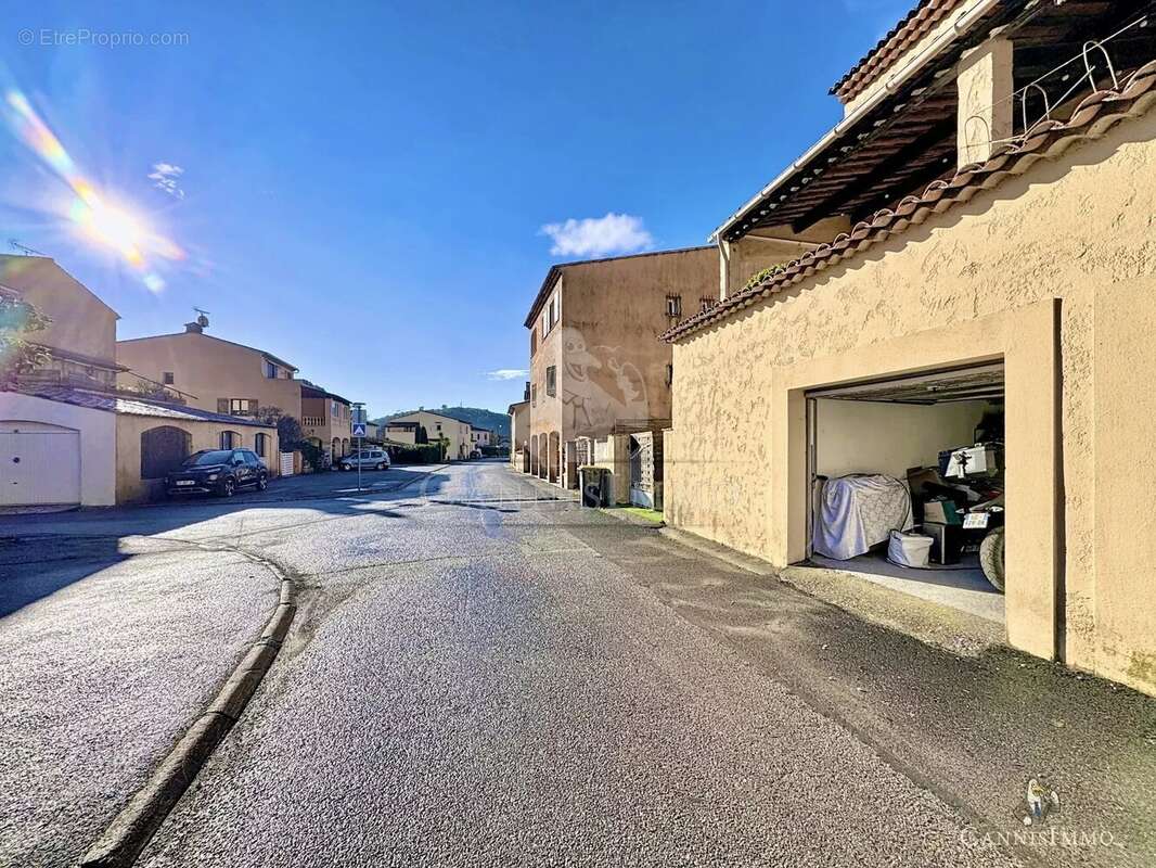 Appartement à AURIBEAU-SUR-SIAGNE