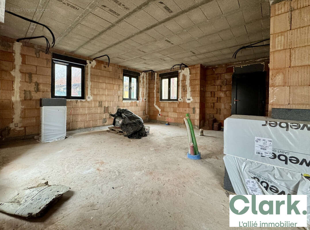 Espace cuisine actuel - Maison à BLAESHEIM