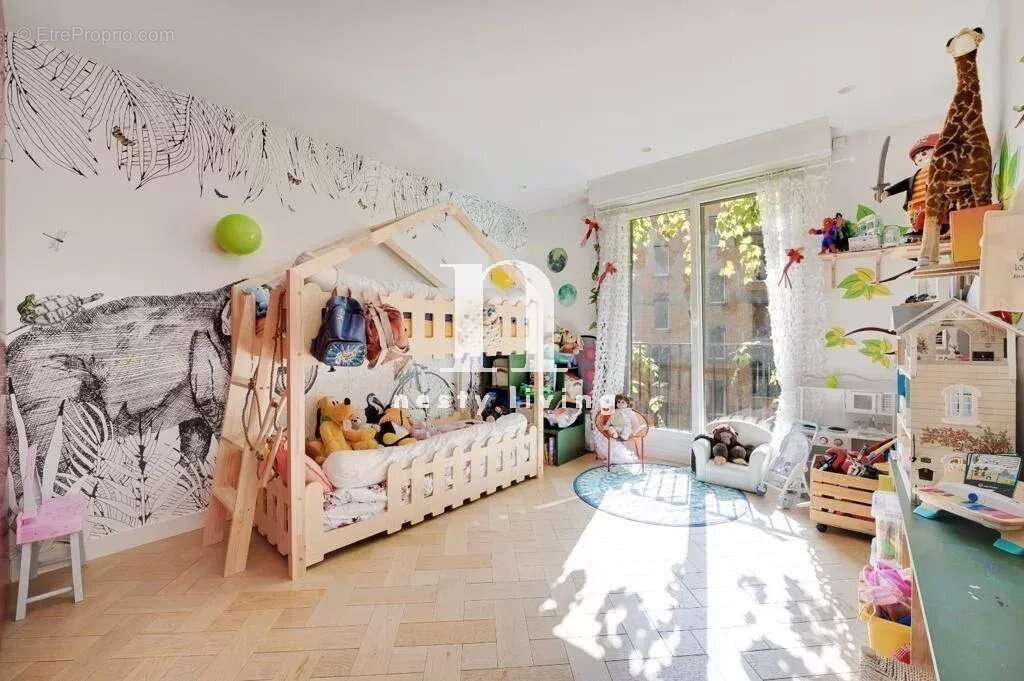 Appartement à PARIS-16E