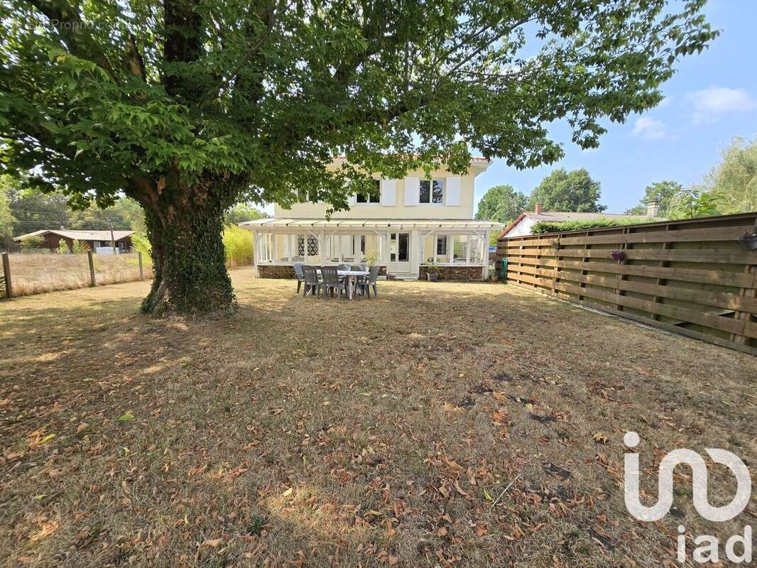 Photo 2 - Maison à SALLES