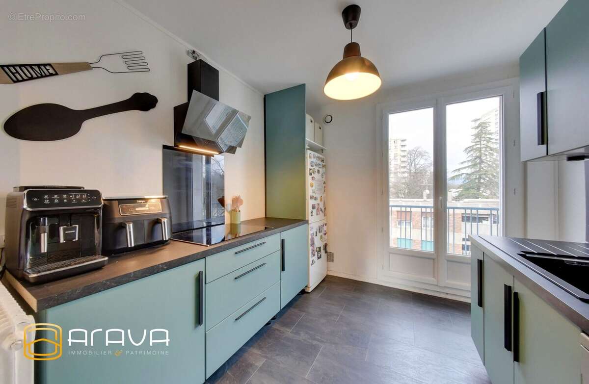 Appartement à SAINT-MARTIN-D'HERES