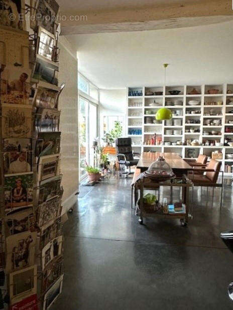 CUISINE ETAGERE  - Maison à VIC-FEZENSAC