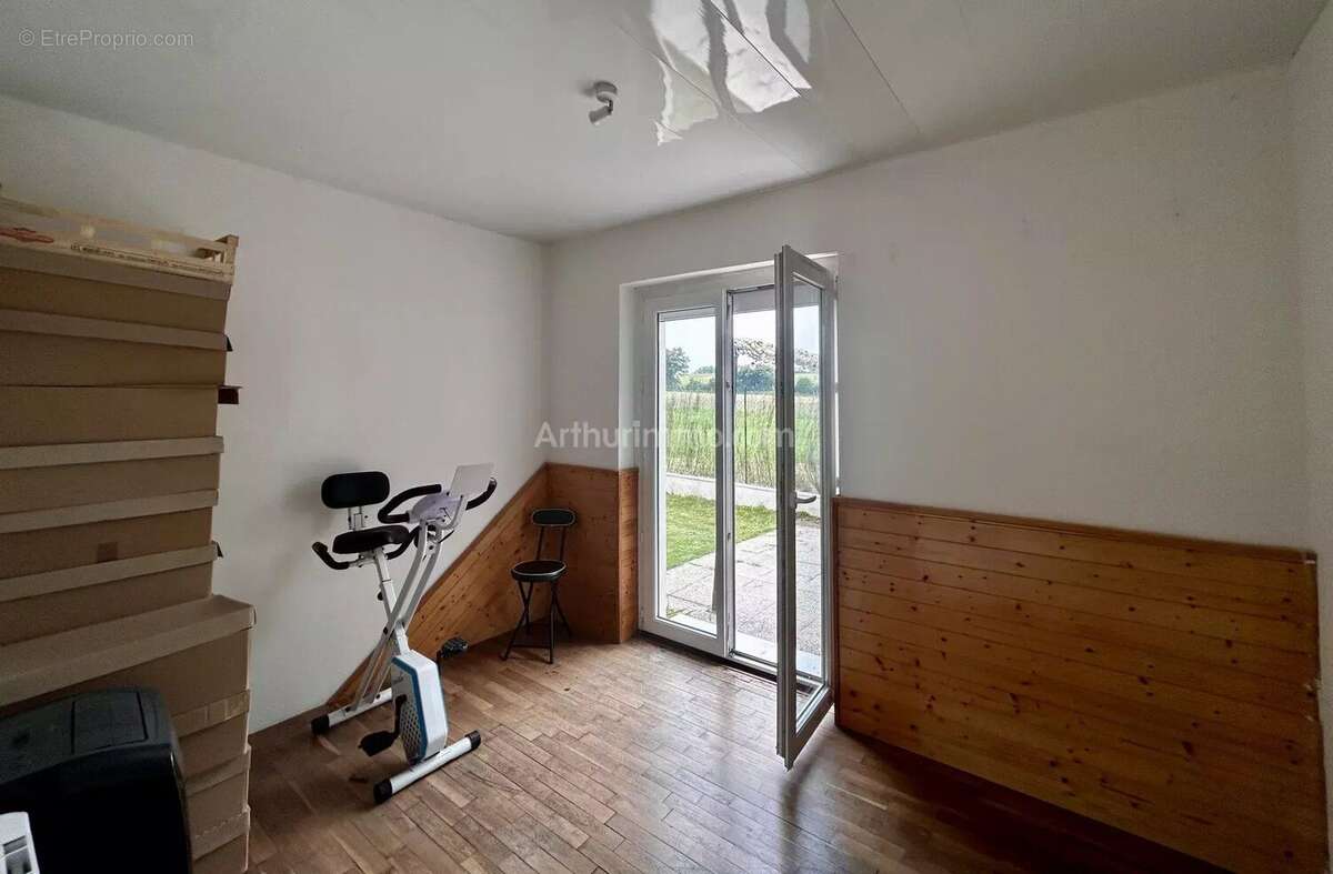 Maison à SAINT-VICTOR-DE-MORESTEL