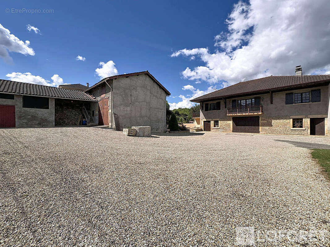 Maison de caractère avec dépendance et fort potentiel -four (38080) - photo 13