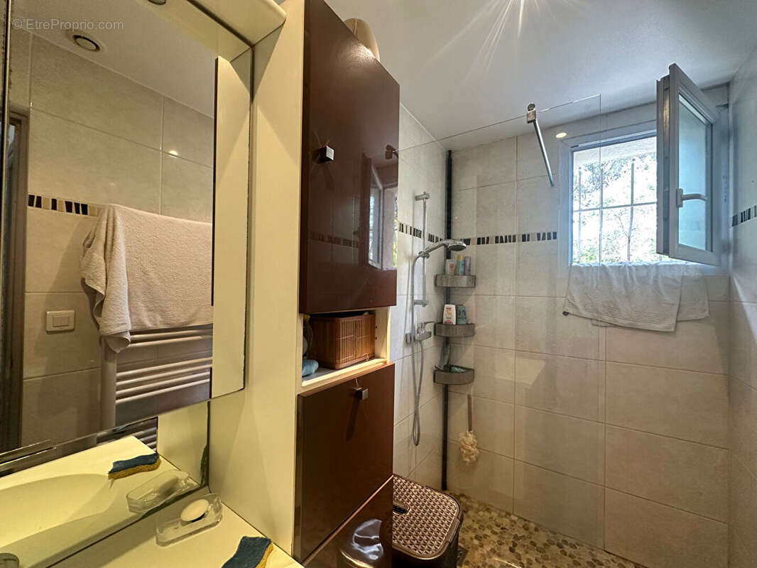 Maison à ROQUEBRUNE-SUR-ARGENS