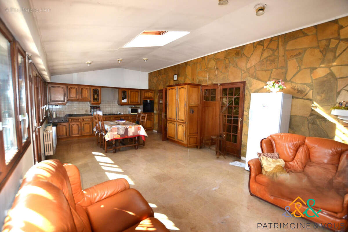 Grand pièce a vivre de 70m² - Maison à LE PERREUX-SUR-MARNE