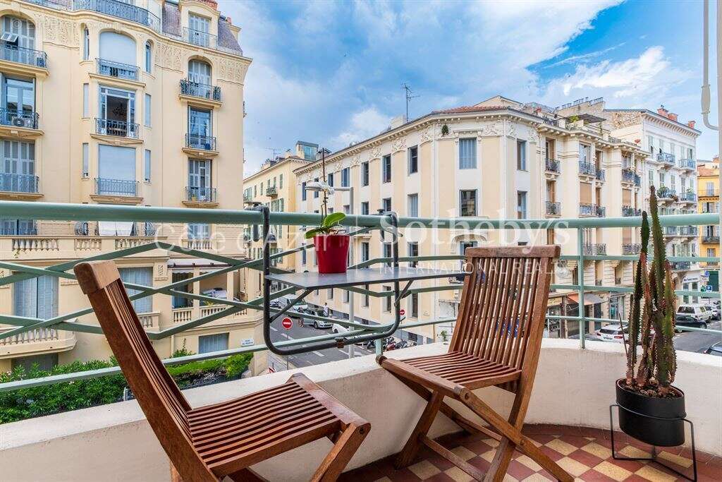 Appartement bourgeois rénové dans un immeuble d'architecte au cœur de Nice - photo 3