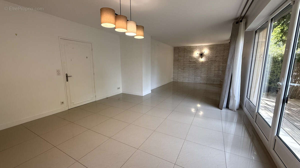 Appartement à NEUILLY-SUR-SEINE