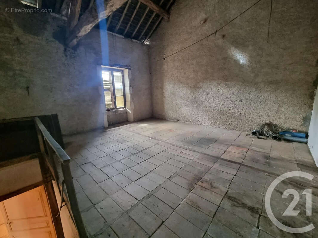 Maison à CORVOL-D'EMBERNARD