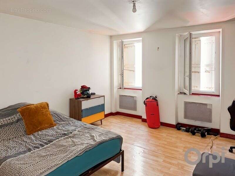 Au centre historique de MIRADOUX, maison de ville de 3 logements - photo 12