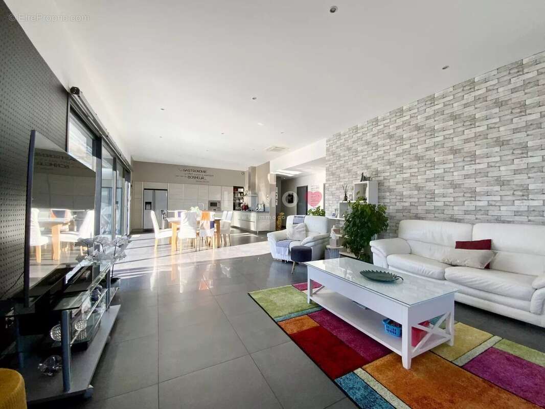 Maison contemporaine lumineuse avec piscine et jardin paysagé - photo 22
