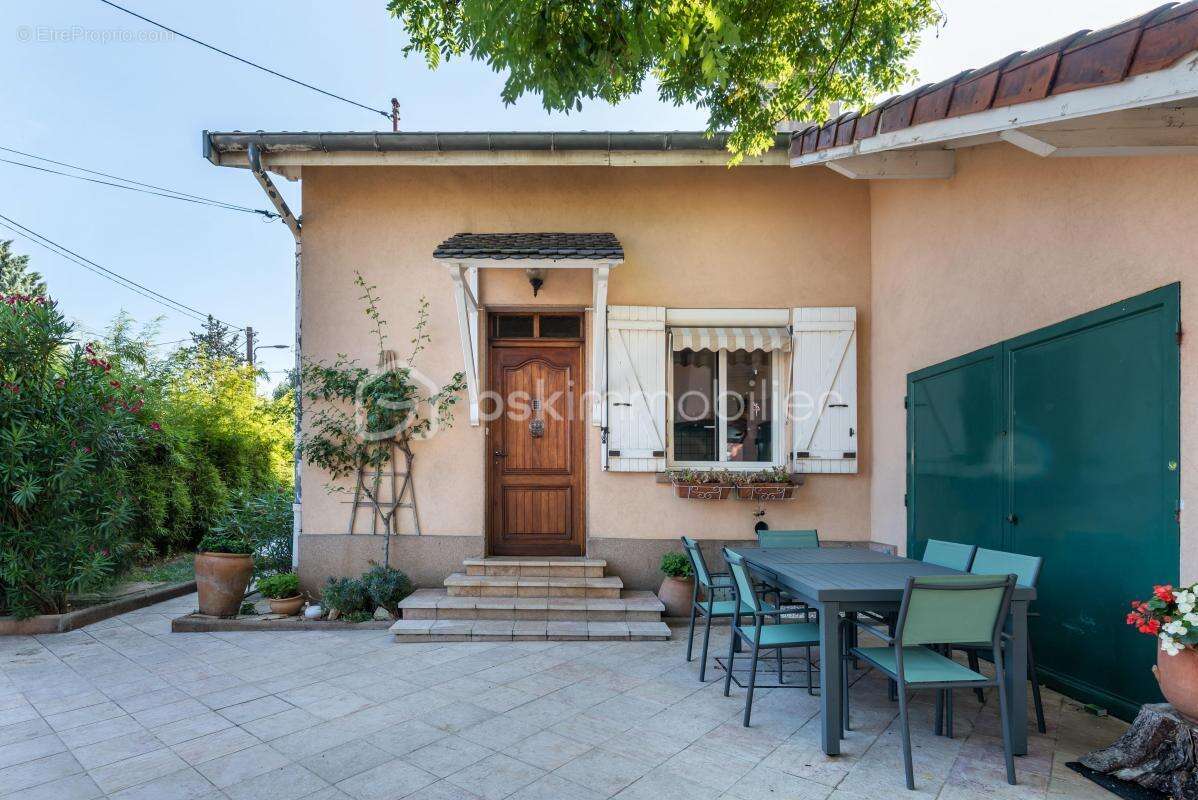 Maison à DECINES-CHARPIEU