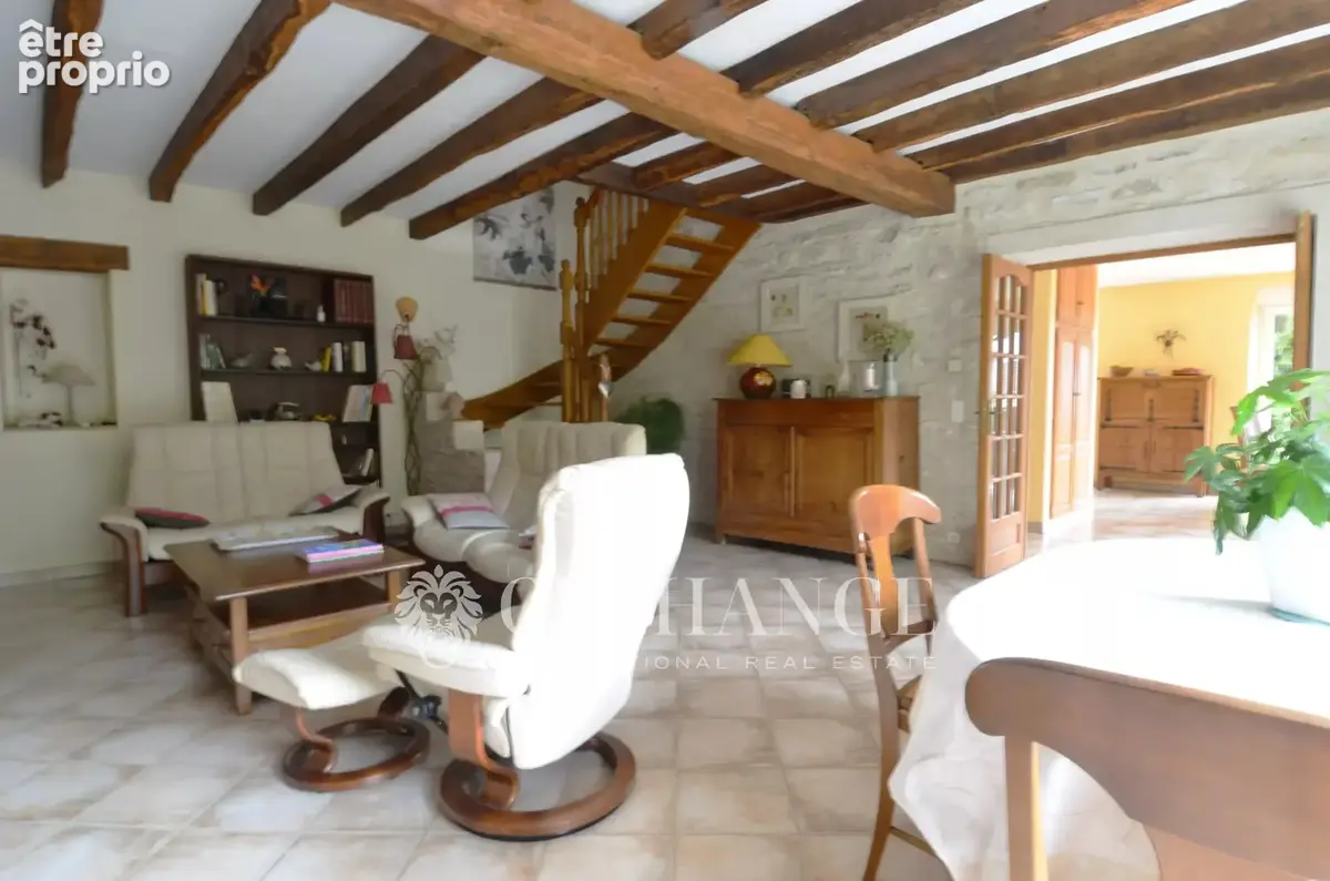 Maison de 200m² - 6 pièces - Dépendances - photo 8