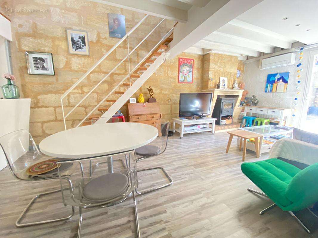 Grand appartement 2 chambres, 3 possibles, avec grande terrasse, grand entrepôt de 134m² qui peut être utilisé en grand garage e - photo 6