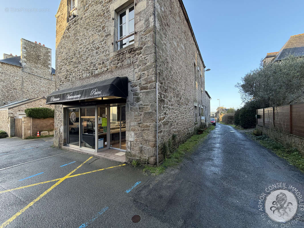 Commerce à SAINT-JACUT-DE-LA-MER
