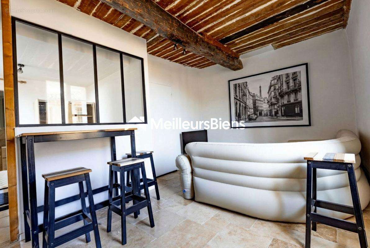 Appartement à ROQUEBRUNE-SUR-ARGENS