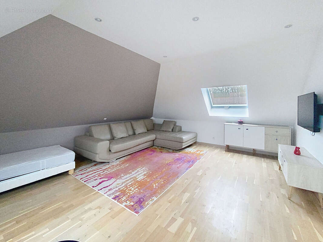 Maison à BAILLY-ROMAINVILLIERS