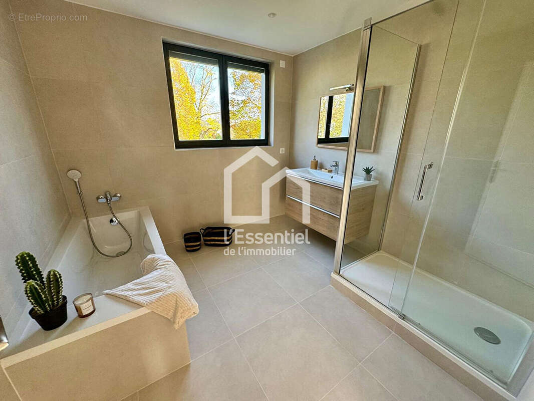 Maison à VERNEUIL-SUR-SEINE