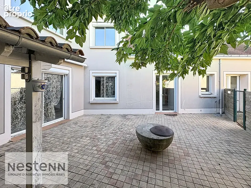 Ensemble immobilier à vendre à Challans Maison 4 Chambres et 2 locaux commerciaux - photo 2