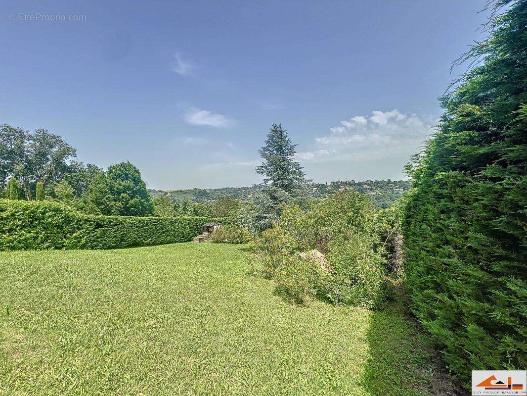 Terrain à LACROIX-FALGARDE