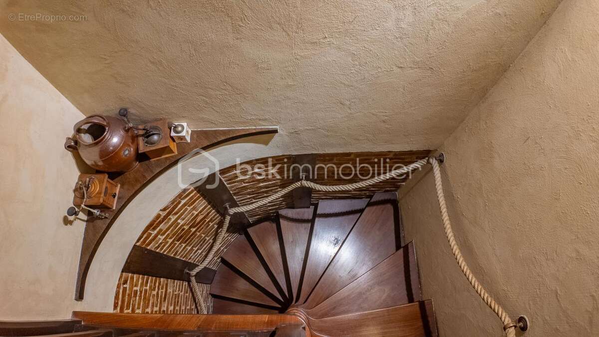Joyau résidentiel à Fourchambault : Propriété familiale avec charme intemporel et élégance rustique de l’aménagement - photo 19