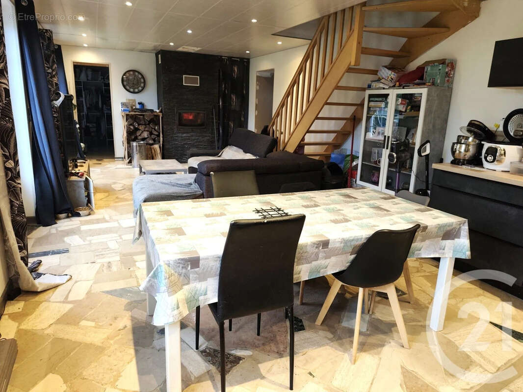 Maison à FOLLEVILLE