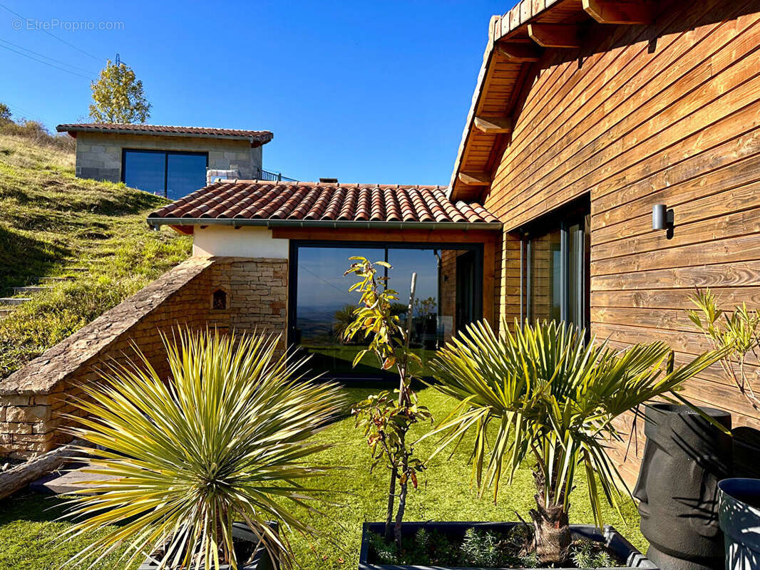 Maison à SAINT-CYR-LE-CHATOUX