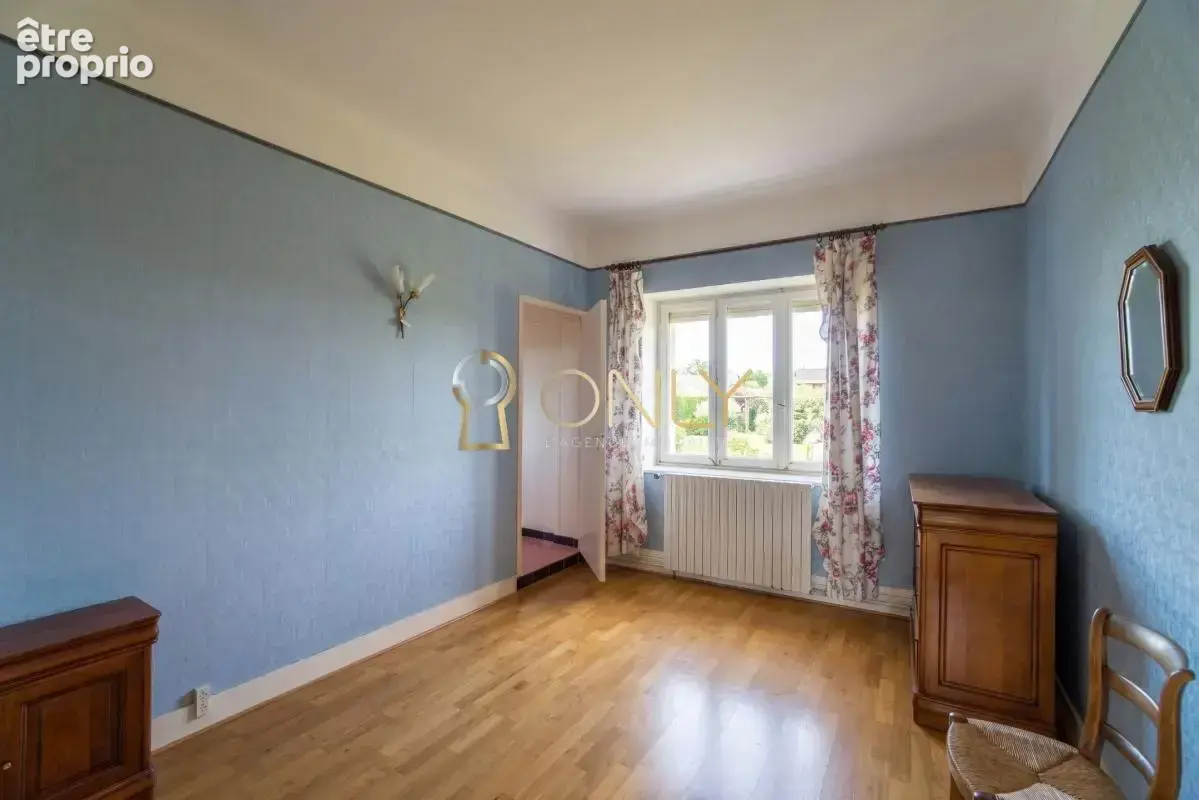 Poleymieux au Mont d'Or - Maison de caractère - 176 M² -  Dépendances - A rénover - photo 22