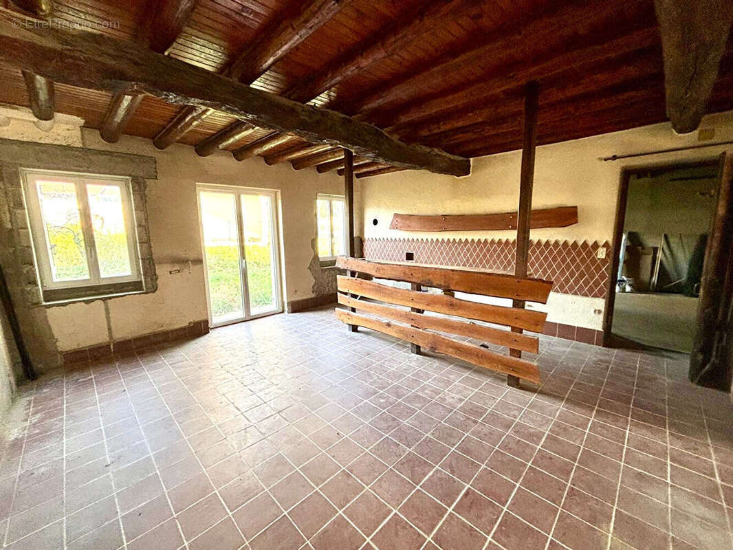 Maison Tramoyes à rénover 6 pièces 200m² avec jardin et garage - photo 10