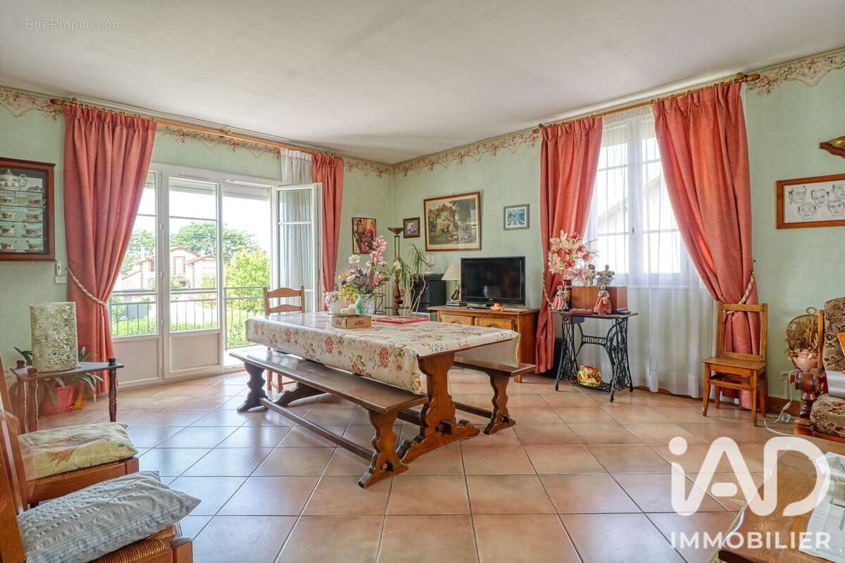 Maison 104 m² à Saint-Prix  - photo 7