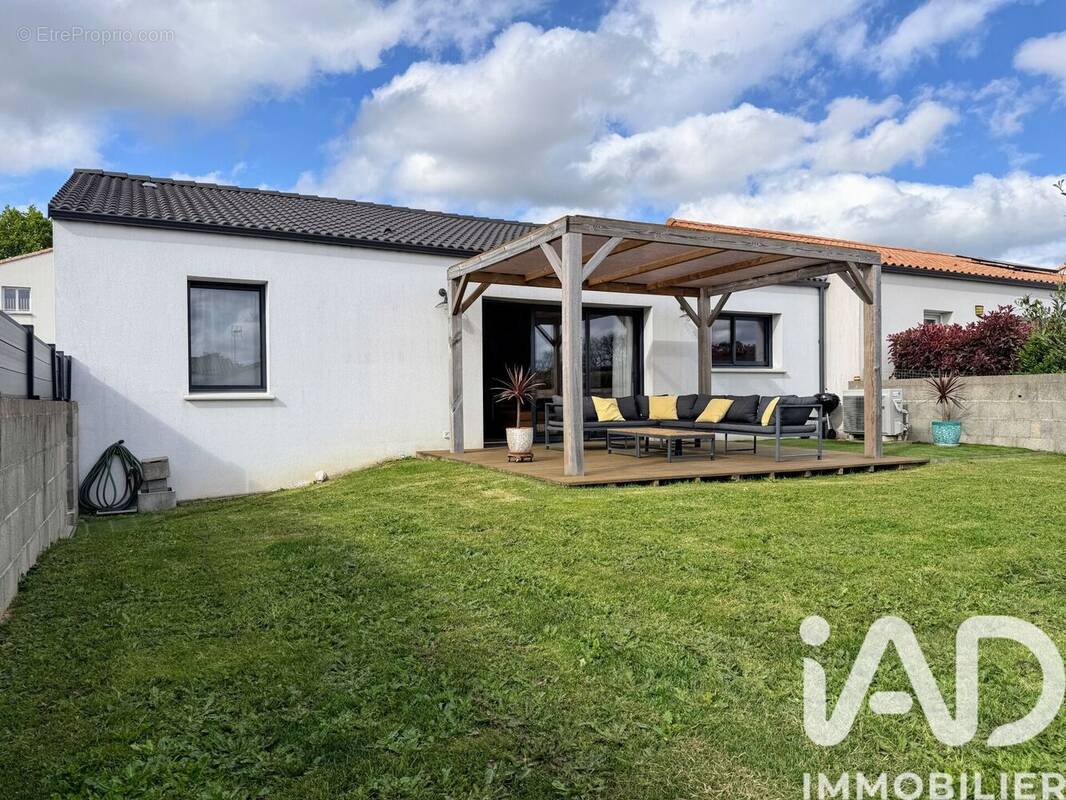 Photo 1 - Maison à VENANSAULT