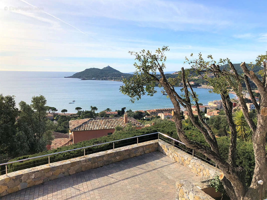 Saint-Raphaël - Agay, villa vue mer panoramique, piscine chauffée, 5 chambres - photo 5