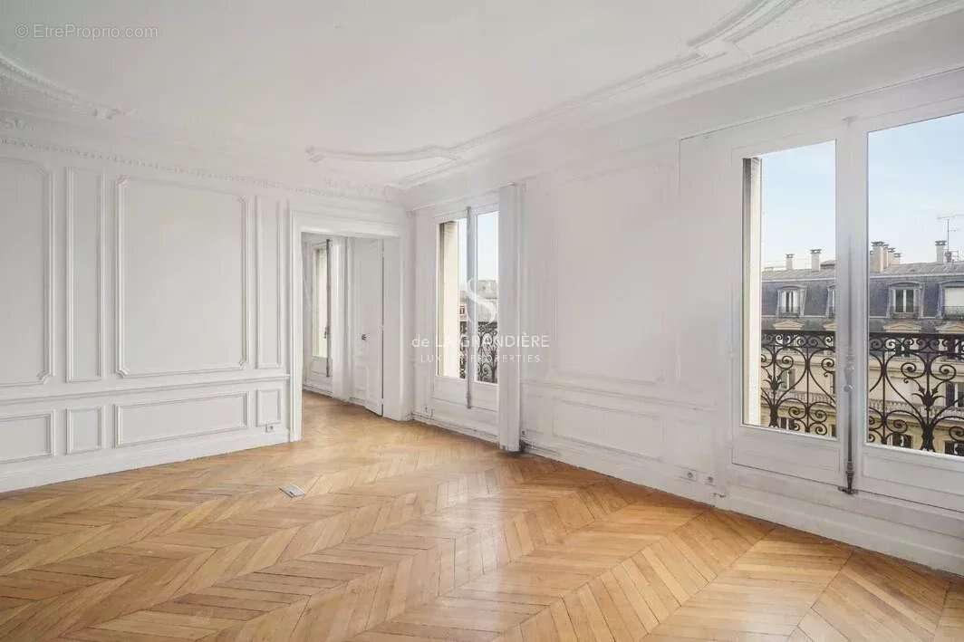Appartement à PARIS-8E