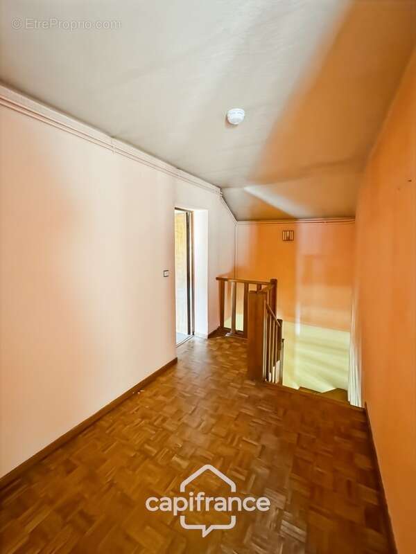 Maison à CHATEAUNEUF-SUR-ISERE